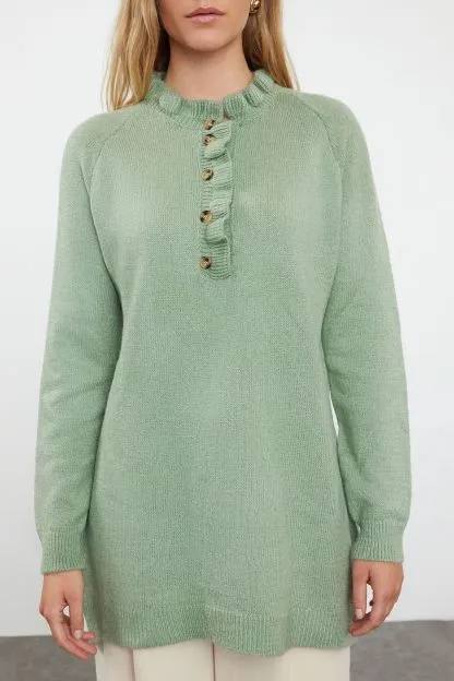 Frill Collar Buttoned Sweater