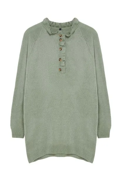 Frill Collar Buttoned Sweater